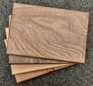 rechteckiges Brett Holz: Nussbaum  (in vier Größen)